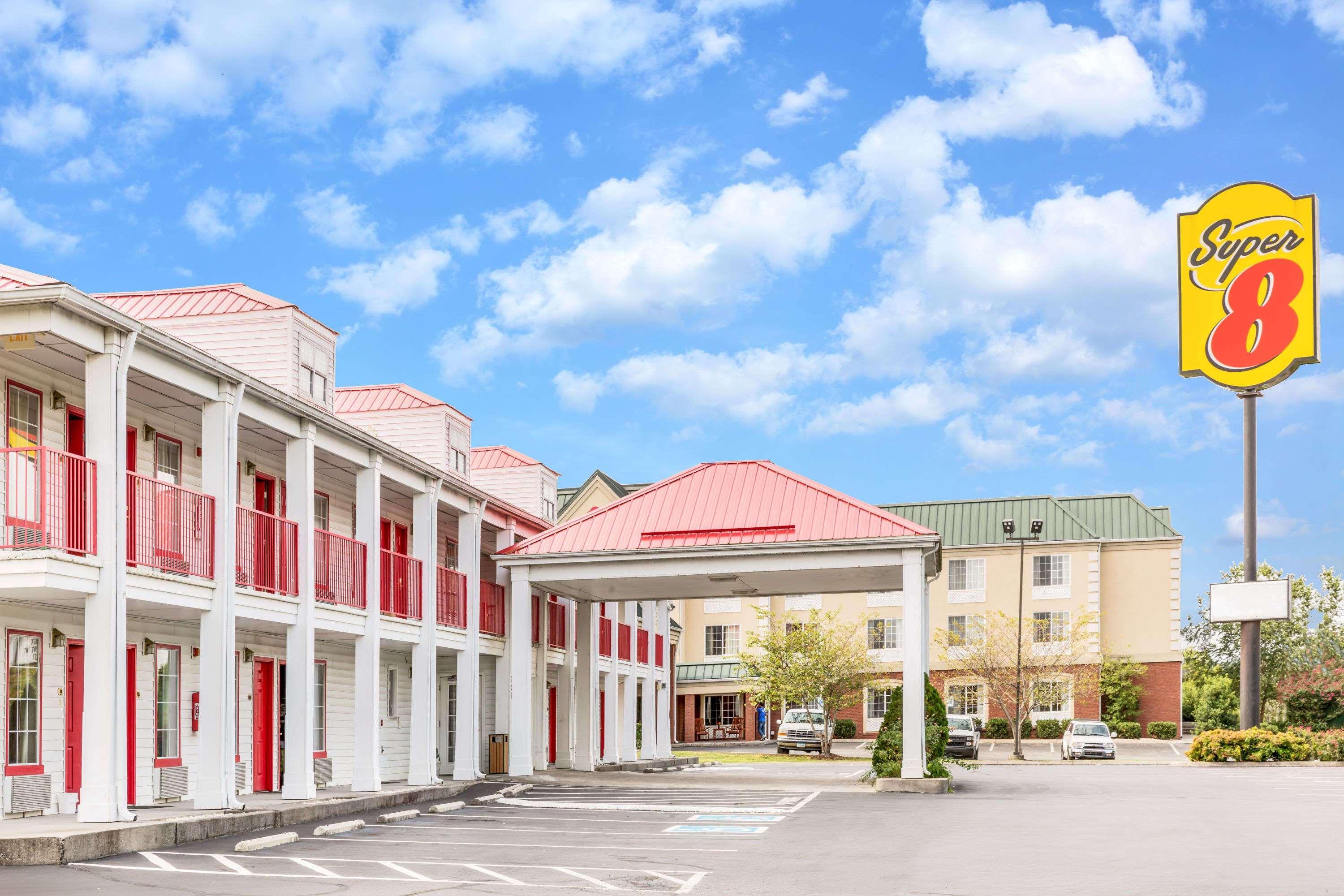 Hotel Super 8 By Wyndham Clinton Esterno foto