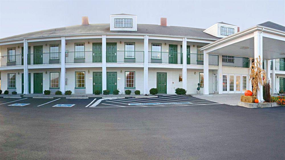 Hotel Super 8 By Wyndham Clinton Esterno foto